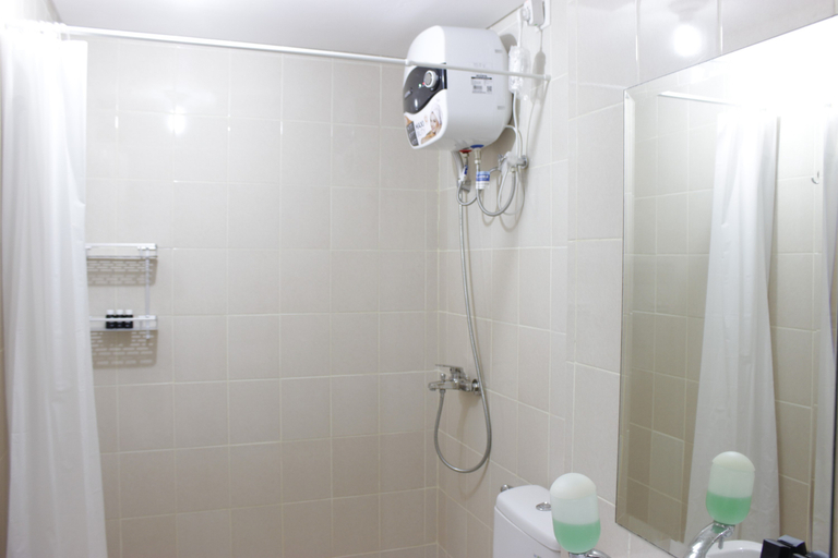 Bathroom 4, Spacious 3BR Apartment Parahyangan Residence near UNPAR By Travelio, Bandung