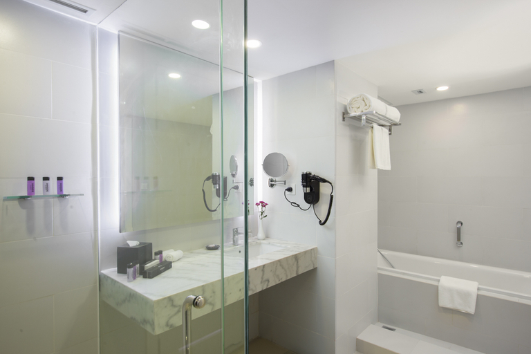Bathroom 5, Innside by Melia Yogyakarta, Sleman