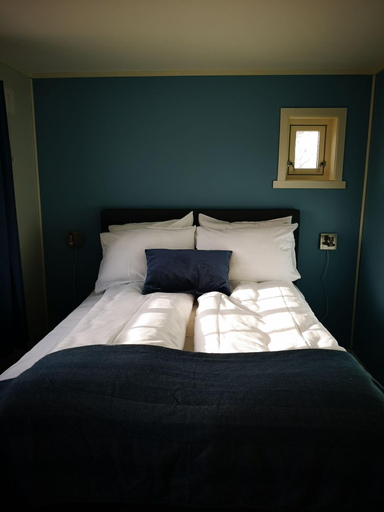Bedroom 2, Henningsvær Guesthouse, Vågan