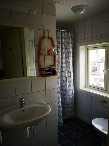 Bathroom 3, Henningsvær Guesthouse, Vågan