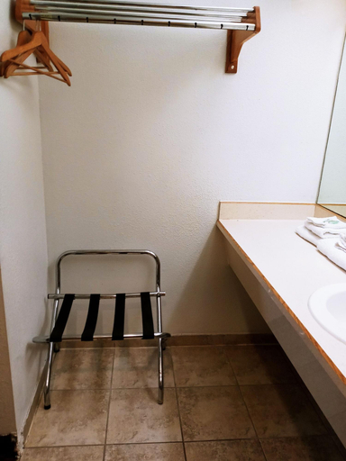 Bathroom 4, Centralia Inn, Lewis