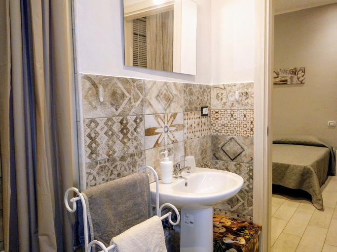 Bathroom 4, Affittacamere Rizzoli, Bologna