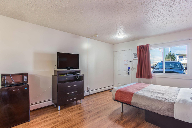 Bedroom 4, Motel 6 Camrose, AB, Division No. 10