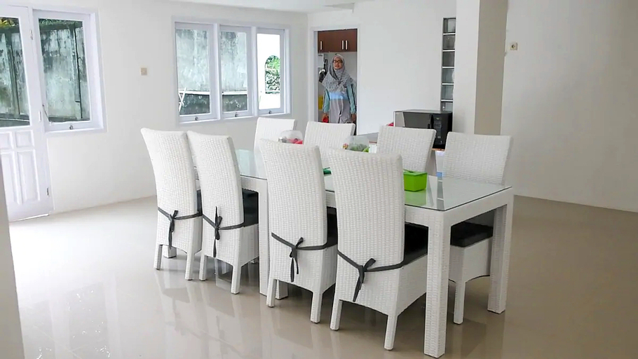 Dining Room 3, Villa Mandalagiri Puncak 4BR with Private Pool, Bogor