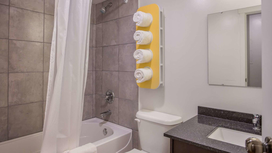 Bathroom 5, Motel 6 Camrose, AB, Division No. 10