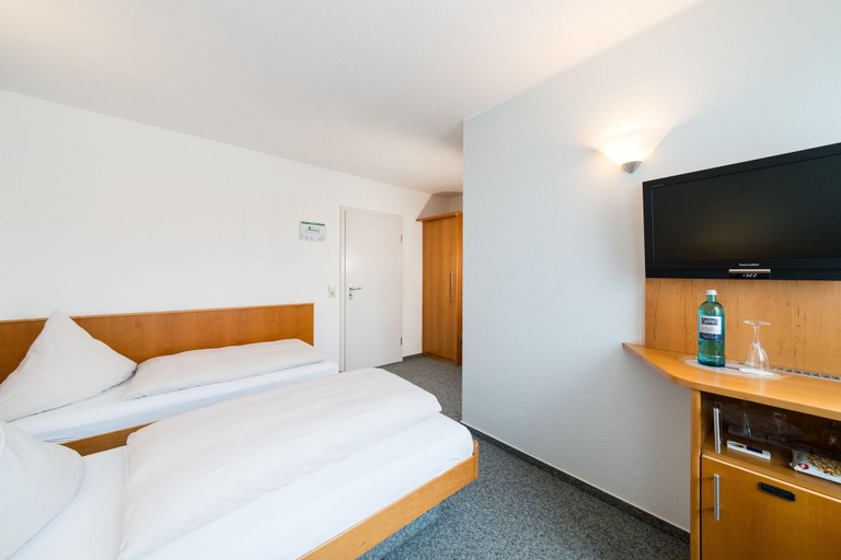 Bedroom 3, Hotel Restaurant Vater Rhein, Germersheim
