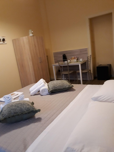 Bedroom 5, Opera et Love, Verona