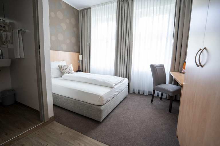 Bedroom 3, Hotel Stadt Lüdenscheid, Märkischer Kreis