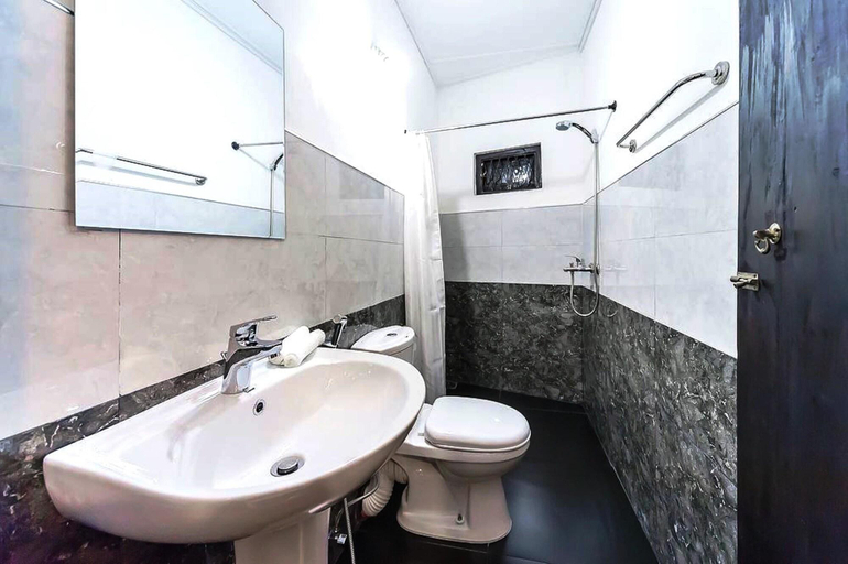 Bathroom 4, Cloud Inn Kandy, K.F.G. & G. Korale