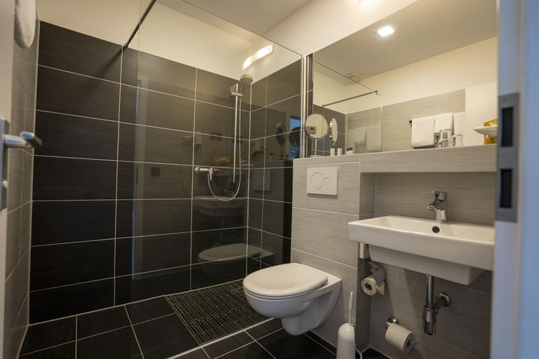 Bathroom 4, Hotel Stadt Lüdenscheid, Märkischer Kreis