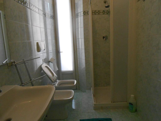 Bathroom 4, Aldebaran, Milano