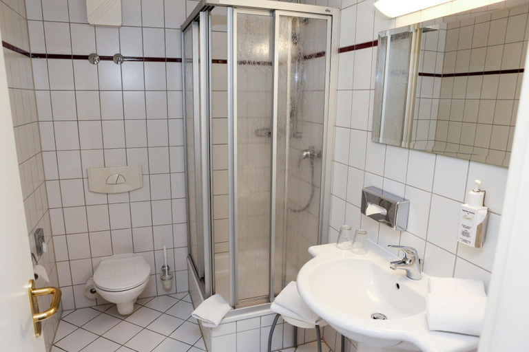 Bathroom 3, Hotel Kaiserhof, Bautzen
