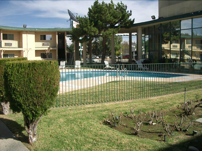 Sport & Beauty 2, Hometown Inns North Hills, Los Angeles