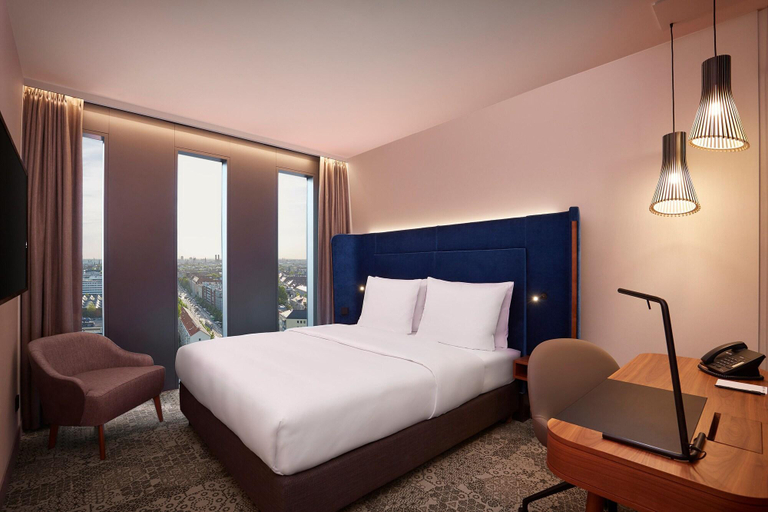 Bedroom 3, Leonardo Royal Hotel Munich Bavaria Towers, München