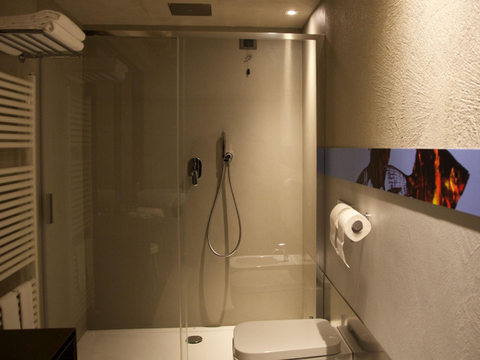 Bathroom 5, Locanda del Benaco, Brescia