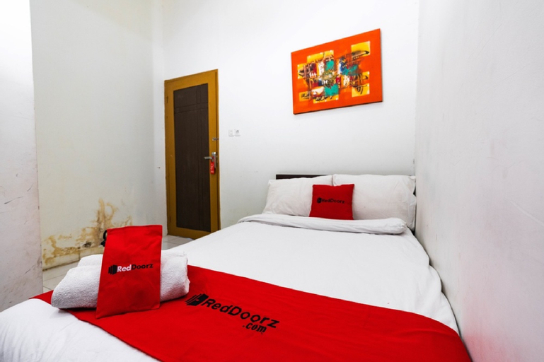 Bedroom 5, RedDoorz @ Hertasning Area 2, Makassar