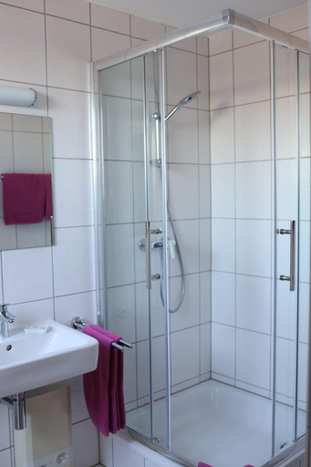 Bathroom 5, Ilvericher Hof, Rhein-Kreis Neuss