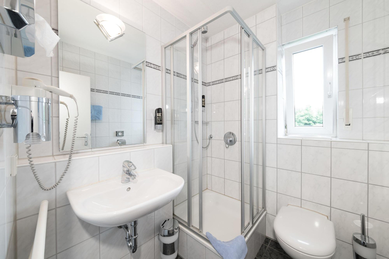 Bathroom 4, Hotel Restaurant Vater Rhein, Germersheim