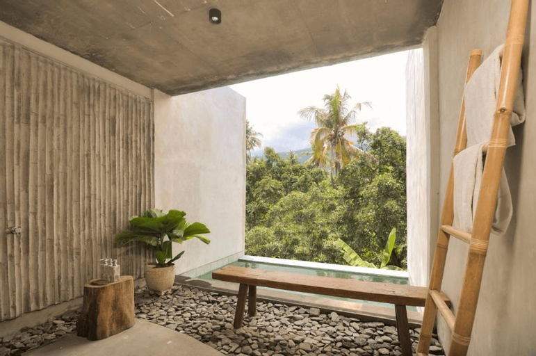 Exterior & Views 4