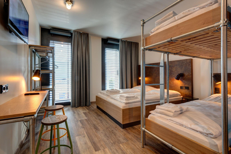 Bedroom 3, Meininger Hotel Berlin Tiergarten, Berlin