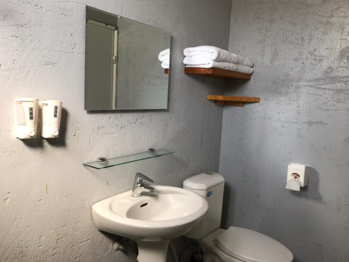 Bathroom 3, Small Stack Homestay, Pingtung