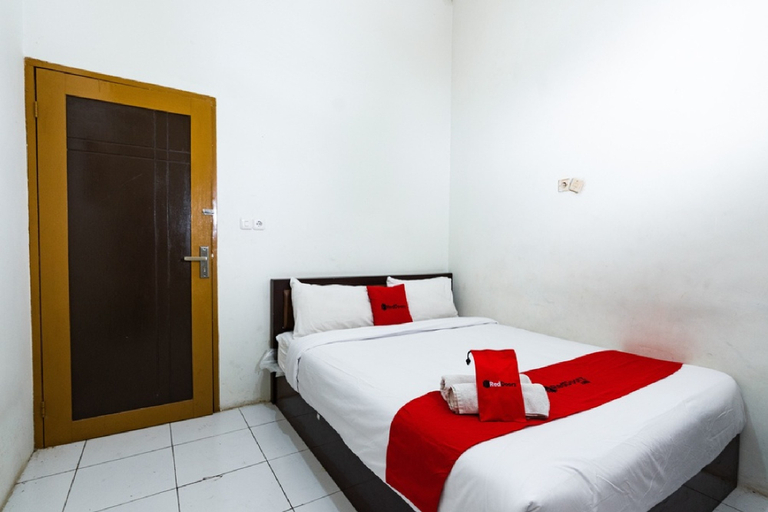 Bedroom 3, RedDoorz @ Hertasning Area 2, Makassar