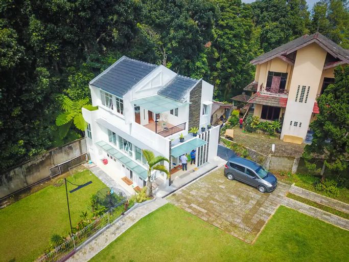 Exterior & Views 4, Villa Mandalagiri Puncak 4BR with Private Pool, Bogor