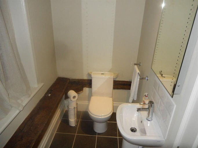 Bathroom 3, The Bear Marlborough, Wiltshire