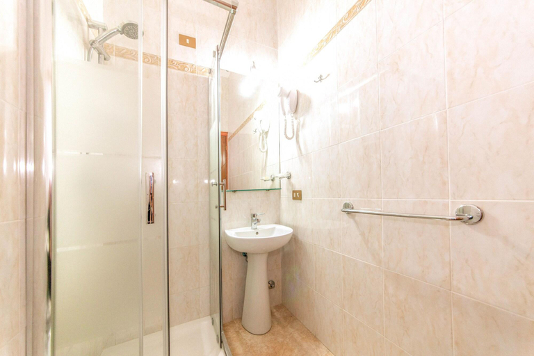 Bathroom 4, Downtown Accommodation, Rome