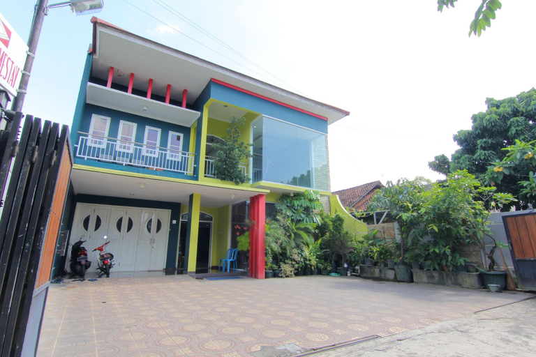 Exterior & Views 1, Cornel Homestay, Sleman