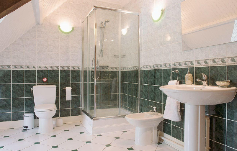 Bathroom 4, La Marmoire, Loire-Atlantique