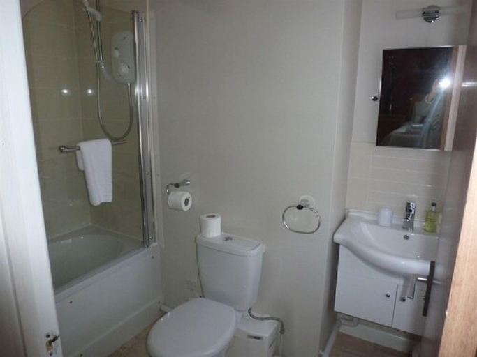 Bathroom 4, London Inn, Gloucestershire