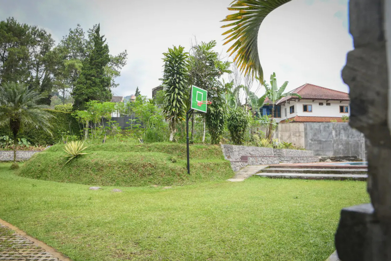Villa Mandalagiri Puncak 4BR with Private Pool, Bogor