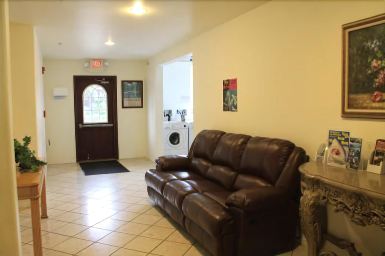 Public Area 2, Lighthouse Inn, Del Norte