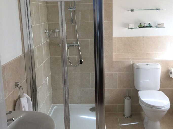 Bathroom, Greyhound Country Inn, Devon
