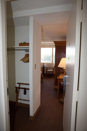 Bedroom 3, Golden Green Hotel, Mecklenburg