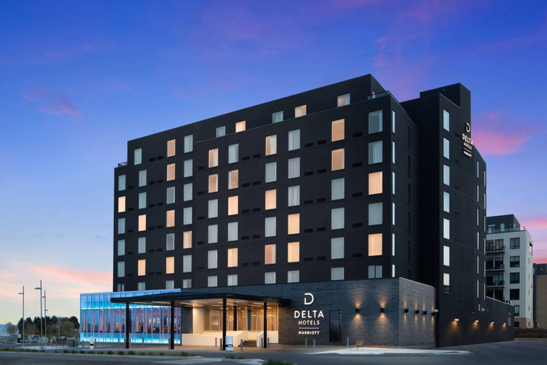 Exterior & Views 2, Delta Hotels by Marriott Thunder Bay, Lake Superior