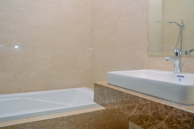 Bathroom 3, Strategic Best View @ 2BR Menteng Park Apartment By Travelio, Central Jakarta