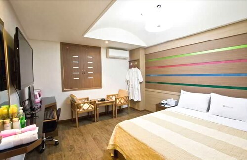 Nass Hotel, Gyeyang