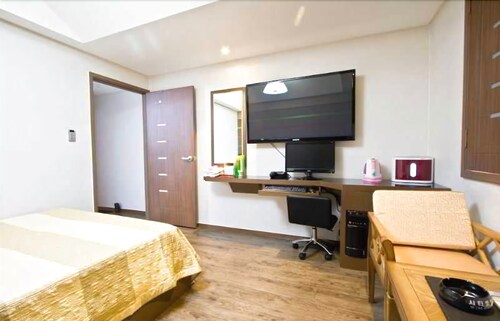 Nass Hotel, Gyeyang