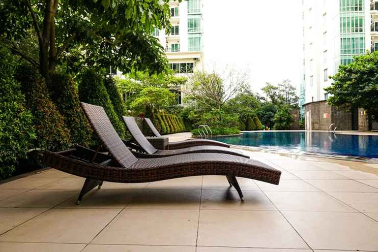 Charming Spacious Room-Woodland Park Residence, South Jakarta