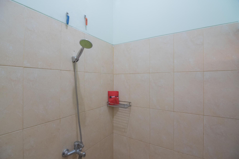 Bathroom 4, Formerly RedDoorz Syariah @ Gatot Subroto Lampung, Bandar Lampung
