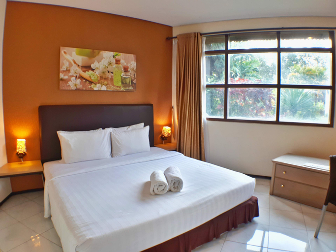 Villa 4 kamar Klub Bunga No. 8 dekat Jatim Park 1, Malang