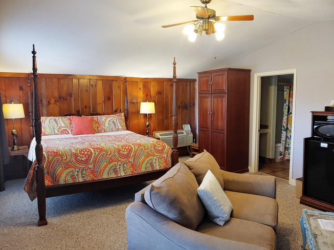 Bedroom 3, McKinley Edwards Inn, Swain