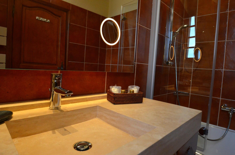 Bathroom 4, Hotel Manoir De Mathan, Calvados