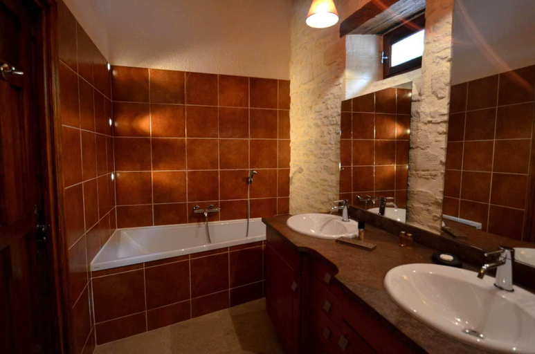 Bathroom 4, Hotel Manoir De Mathan, Calvados