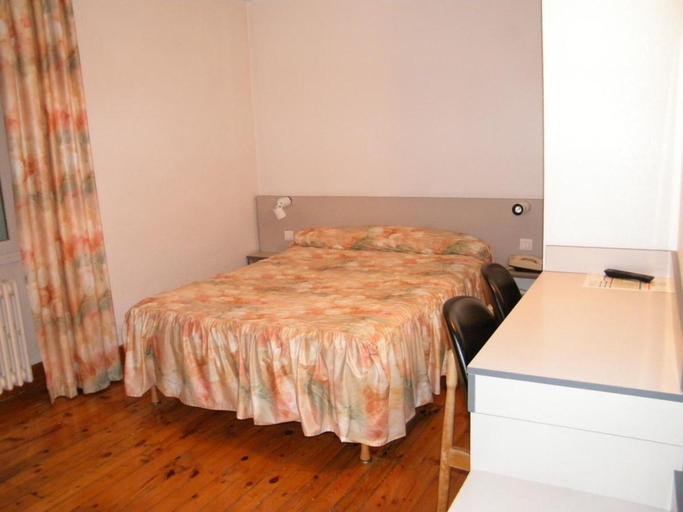 Bedroom 5, Grand Hôtel du Parc, Lozère