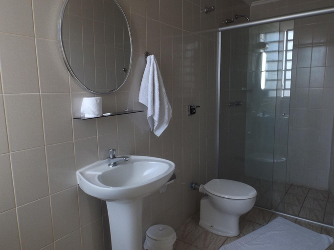 Bathroom, Martha Office Hotel, Bauru