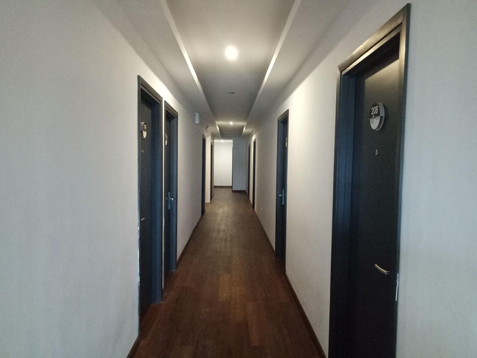Front One Boutique Tugu Muda Semarang, Semarang