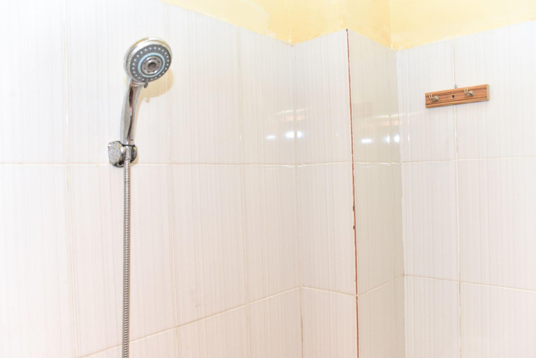 Bathroom 4, Reddoorz Near Universitas Pattimura Ambon, Ambon